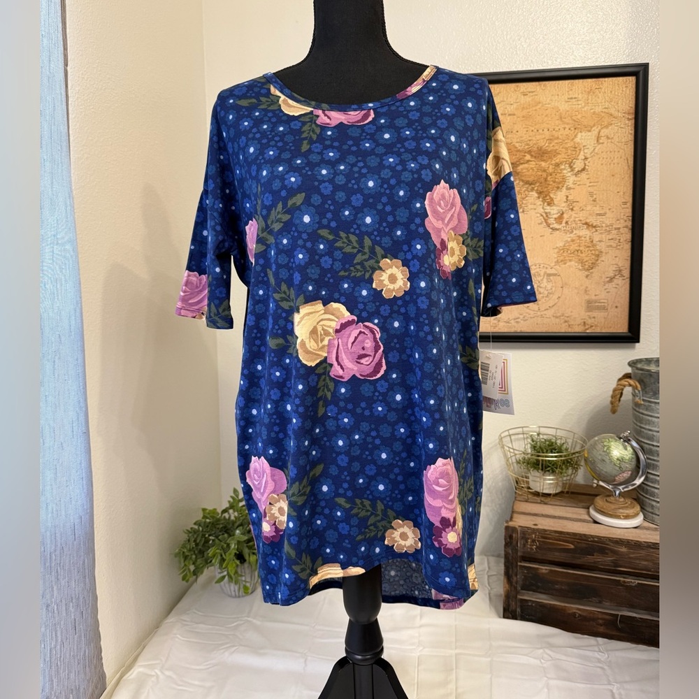 Lularoe Irma floral tee Size XS